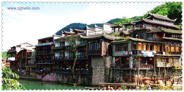 張家界、黃石寨、金鞭溪、袁家界、天子山、十里畫(huà)廊、黃龍洞、寶峰湖、天門(mén)山、鳳凰古城四日游