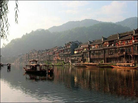 A線(xiàn)：猛洞河、芙蓉鎮(zhèn)、鳳凰、苗寨、張家界五日游